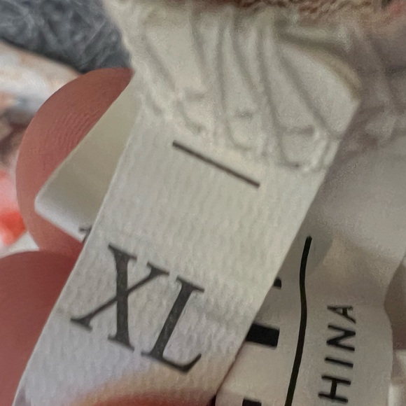 NWOT Floral Mesh Top! - Picture 14 of 15